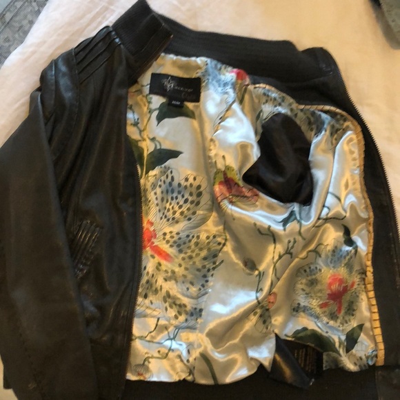 Mackage for Aritzia Women’s leather jacket - Picture 10 of 10